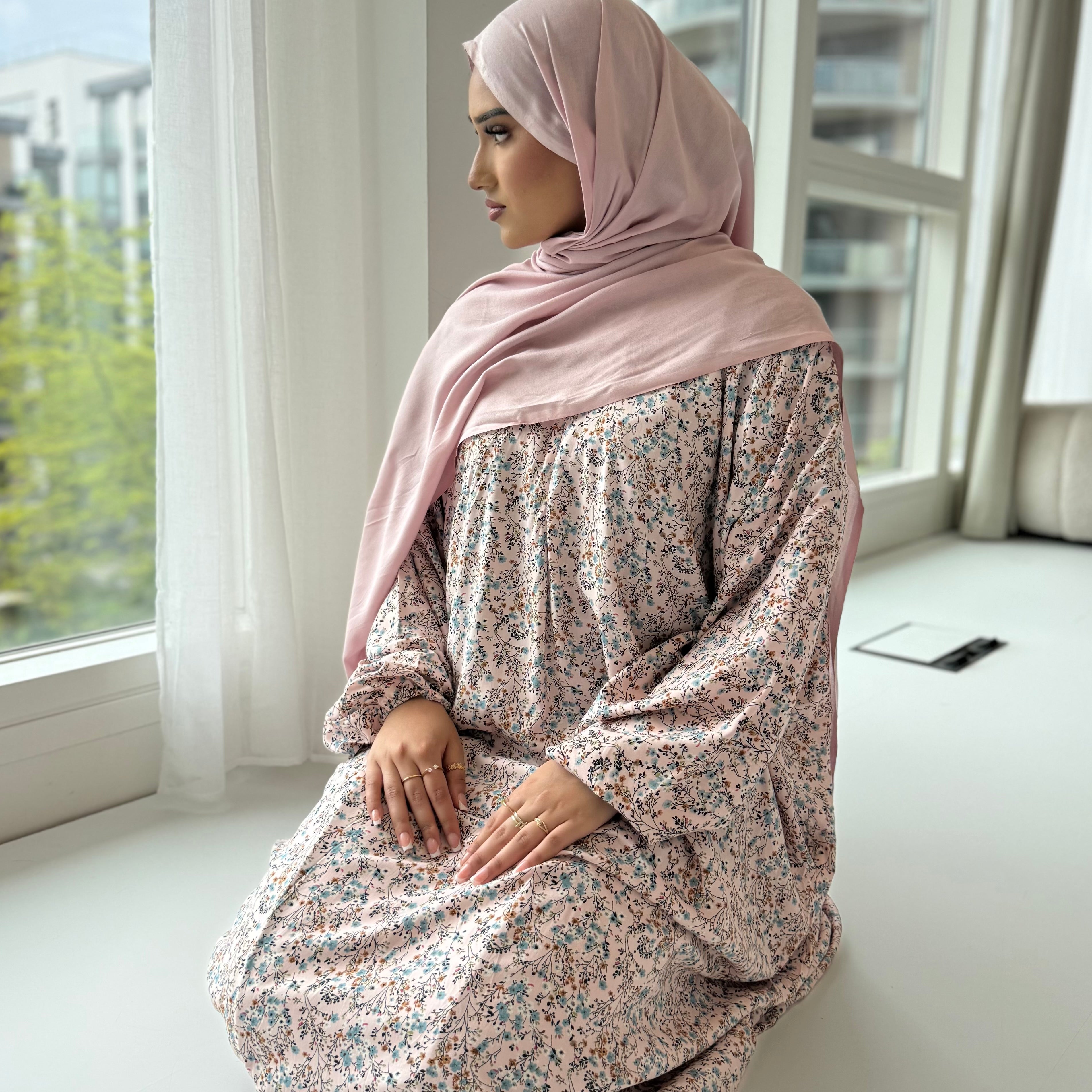 short abaya dress This beautiful seasonal dress is designed for comfort and effortless style.  It features a round neckline with a short zipper down to the chest,  combining practicality with a clean, elegant look. The